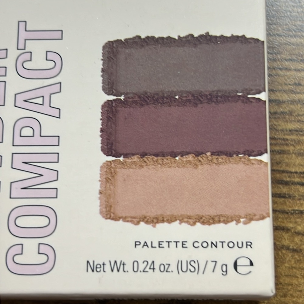 Revolution Contour Powder Compact 3 Color “Deep” - Picture 8 of 11